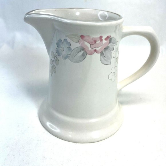 Vintage Pfaltzgraff Wyndham Creamer Approx. 4 1/2" T X 5 1/2" W - Picture 3 of 6